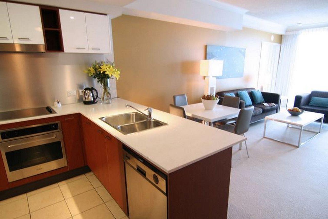 Mantra Towers Of Chevron 3*